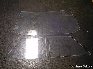 タミヤ ハイラックス・ハイリフト製作記 ～ 透明なガラスをプラバンで作る